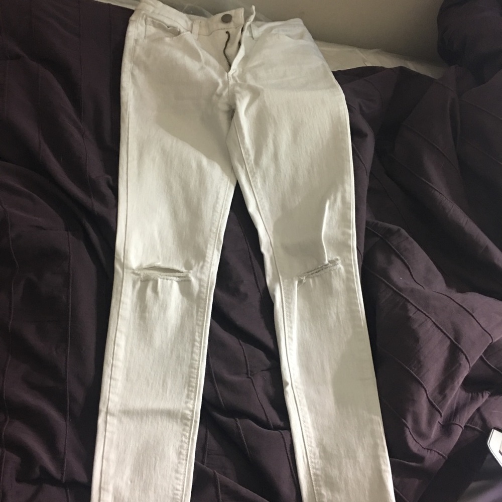 White skinny jeans